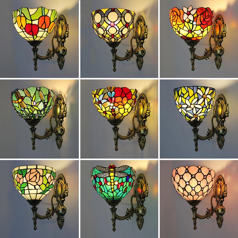 Solar Wall Sconce - غرفة نوم أمريكية بجانب السرير، مصباح