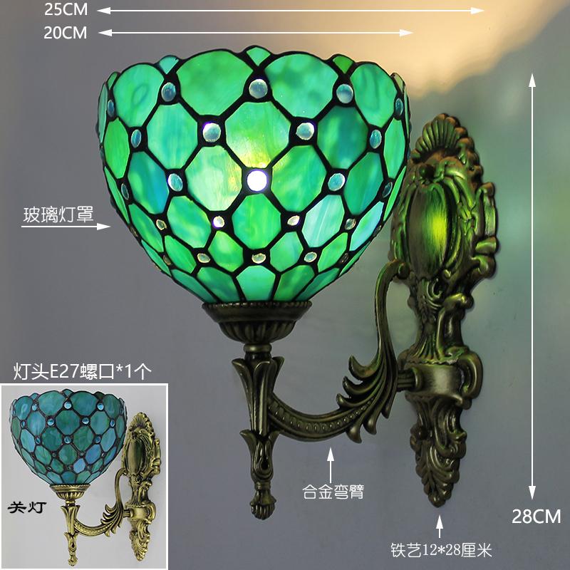 غرفة نوم أمريكية بجانب السرير، - مراجعة Solar Wall Sconce وسعره